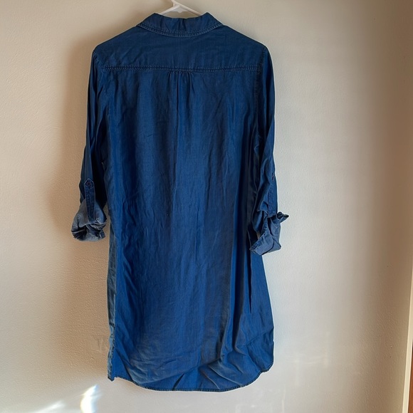 Denim shirt dress, can be dressed up or down - button detail at neck and sleeve - Picture 4 of 4